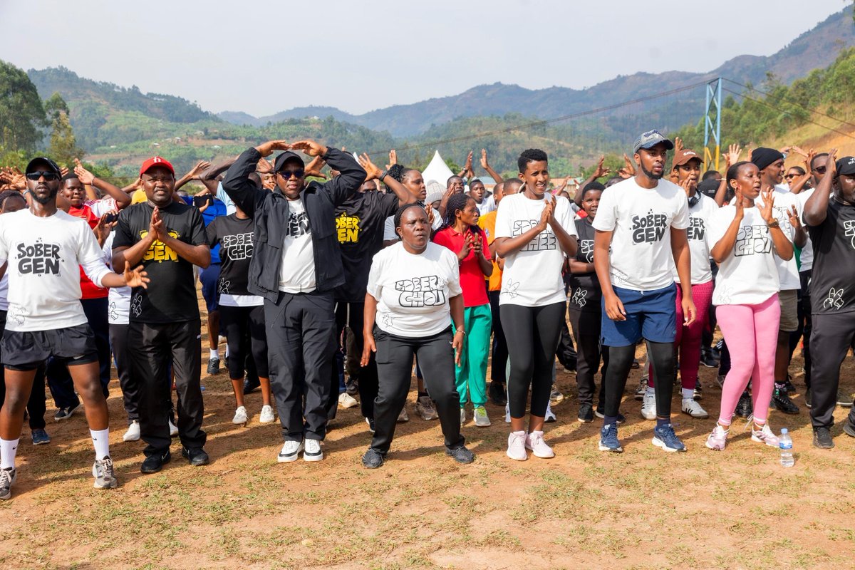 MukamaNins28293's tweet photo. Kuba Sober si ukureka ibiyobyabwenge gusa ni uguhitamo ubuzima bwiza, kugira intego no gukoresha imbaraga zacu mu bikorwa byubaka. Car Free Day iduha amahirwe yo kubishyira mu bikorwa , ni umwanya mwiza wo kurefreshing mind❤️💖
#SportIsLife
#SoberGeneration
#GakenkeCarFreeDay https://t.co/l6ncOmfiqT
