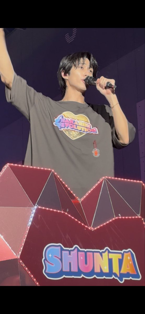 RotchJr's tweet photo. 撮許はSNSで宣伝してって言われたので！
初めての🍼のライブ😭
人生で一番の黄色い声あげた😭
テレビのまんまやった😭 https://t.co/VEu7sfTiNd