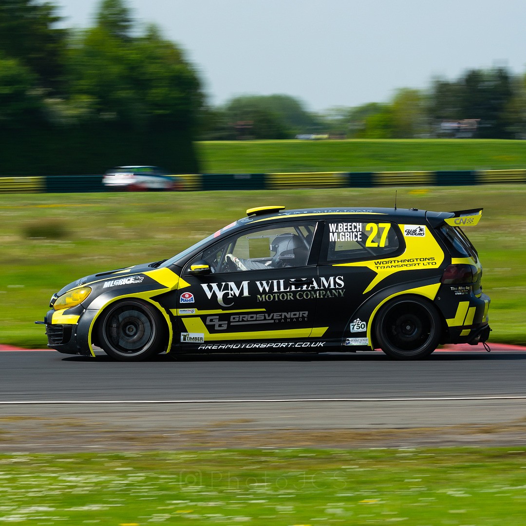 ALBERTO_moros's tweet photo. The Mk6 VW Golf of Beech &amp; Grice at Croft last month. https://t.co/iiYT3aQETi