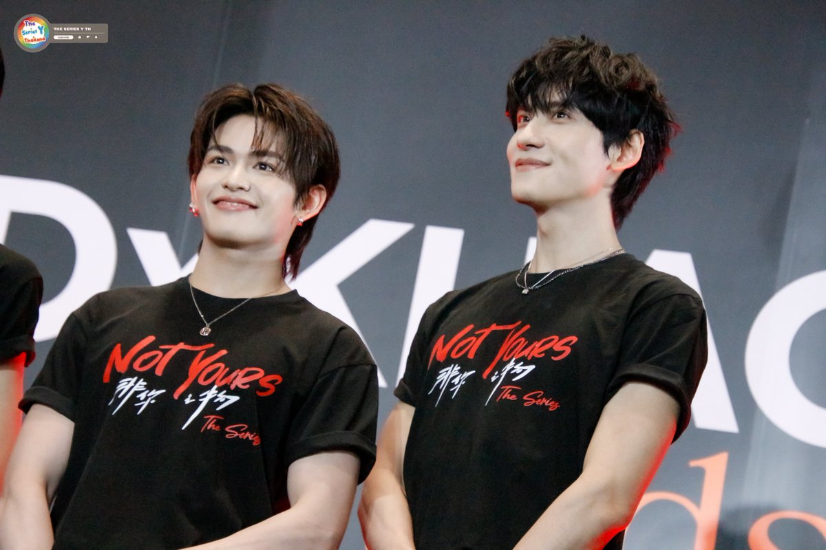 theseriesy_th's tweet photo. “รอส - โชกุน - เจียอวี่ - เซวียนฮ่าว” นักแสดงนำซีรีส์ “Not Yours” ร่วมงาน FEED X KHAOSOD AWARDS 2026 

#NOTYOURSTheSeries
#RossShogun #JerryXuanhao
#FEEDXKHAOSODAWARDS2026 https://t.co/65jiCOBwZ5
