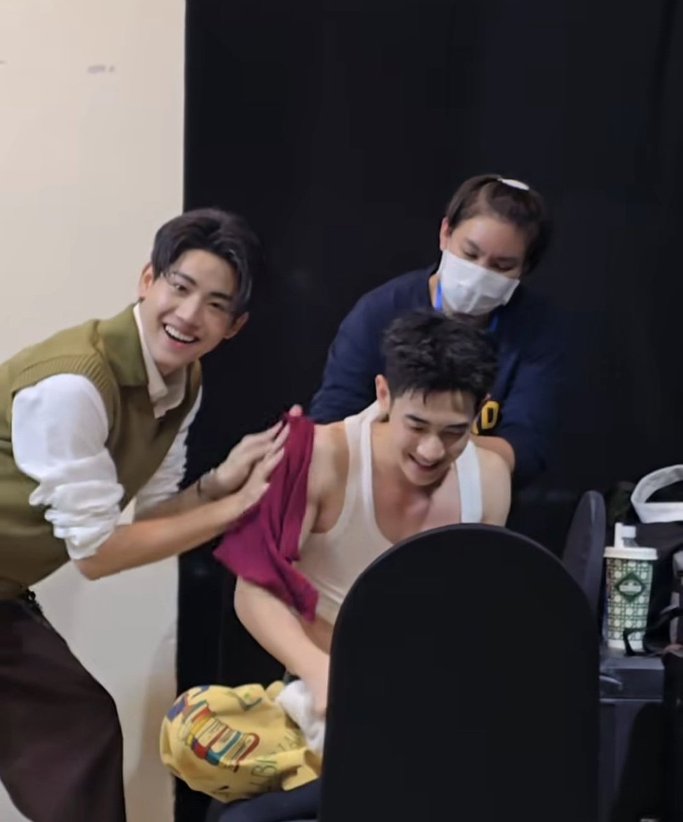 yourprin_'s tweet photo. น่ารักมากเลยอะ น้องโปรเกรสเก่งมาก ๆ ยังยิ้มหวานได้เสมอเลย ตะร้องไห้แล้ว 😭🫵🏻 ขอบคุณม่อนที่ดูแลน้องอย่างดีนะลูก ถ้าไม่มีม่อนช่วยเอาผ้าถูน้องเก้ดรอดไปแล้ว https://t.co/O5EVxu8K4x