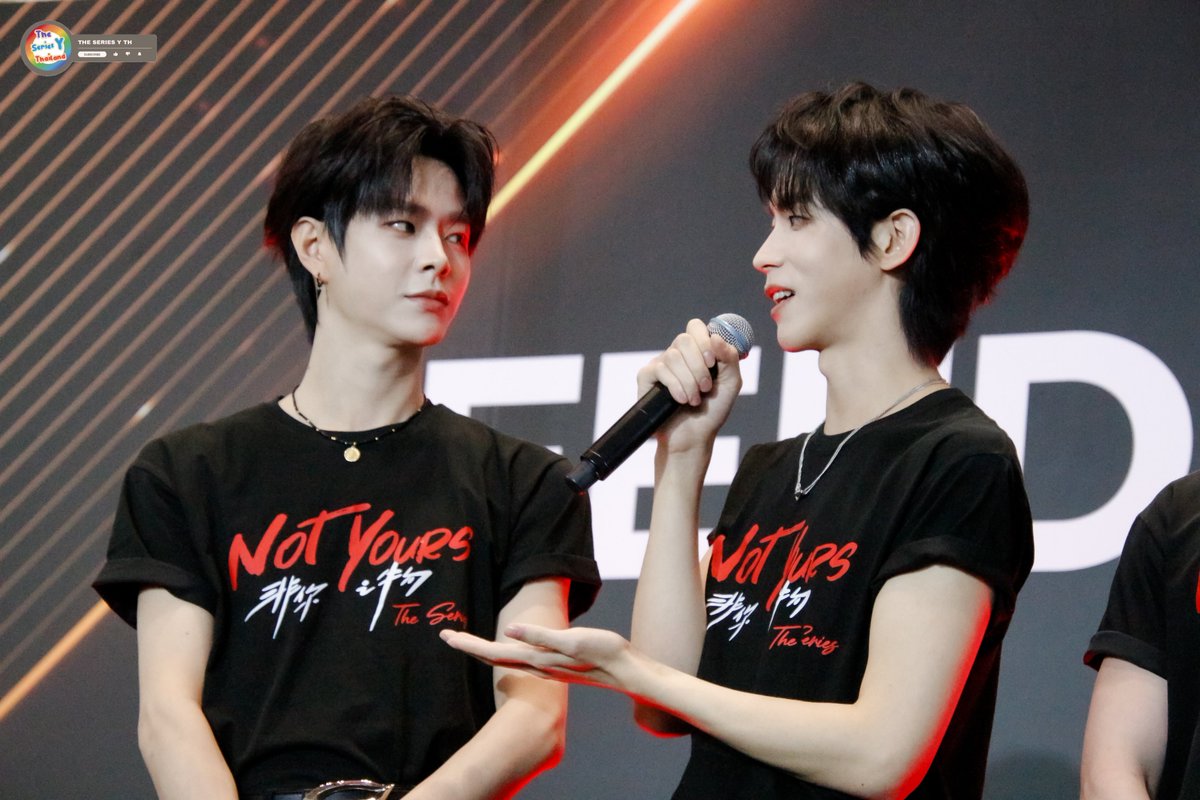 theseriesy_th's tweet photo. “รอส - โชกุน - เจียอวี่ - เซวียนฮ่าว” นักแสดงนำซีรีส์ “Not Yours” ร่วมงาน FEED X KHAOSOD AWARDS 2026 

#NOTYOURSTheSeries
#RossShogun #JerryXuanhao
#FEEDXKHAOSODAWARDS2026 https://t.co/65jiCOBwZ5