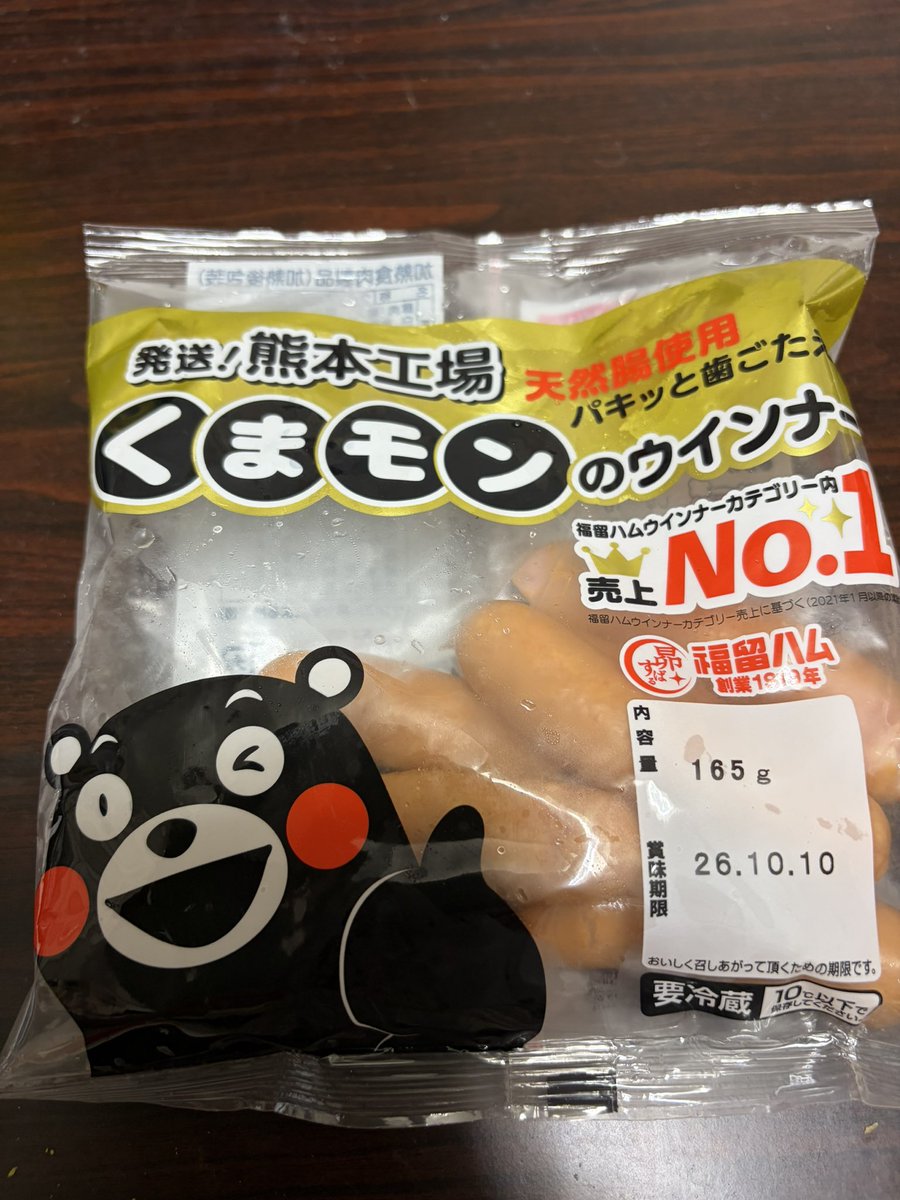KaoruChika's tweet photo. セブンイレブンのクリスマスケーキ🎂今までちいかわのケーキが大きいのしかなかったから諦めてたけど今年は小さいサイズが出てる🙌

雨の中近所のスーパーに買い物に来たらまさかのくまモンのウインナーが💦ウインナーをパケ買いする日が来るとは…。

そして知らん間にちいかわコラボしてたのね…。 https://t.co/f5J36IBEA2
