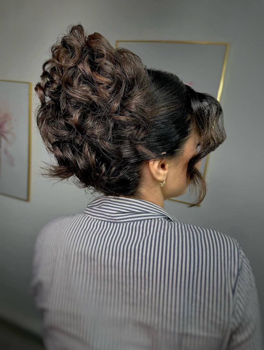 aaliyahjohnsonp's tweet photo. A romantic curly updo—fresh, striking, and perfect for warm summer days. Client • Madd. https://t.co/5NBSFOQnB4