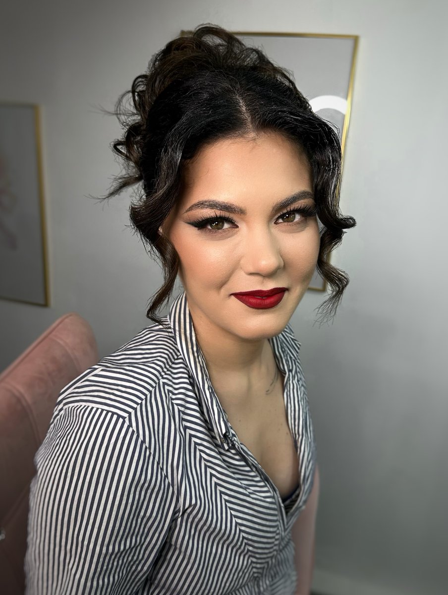 aaliyahjohnsonp's tweet photo. A romantic curly updo—fresh, striking, and perfect for warm summer days. Client • Madd. https://t.co/5NBSFOQnB4