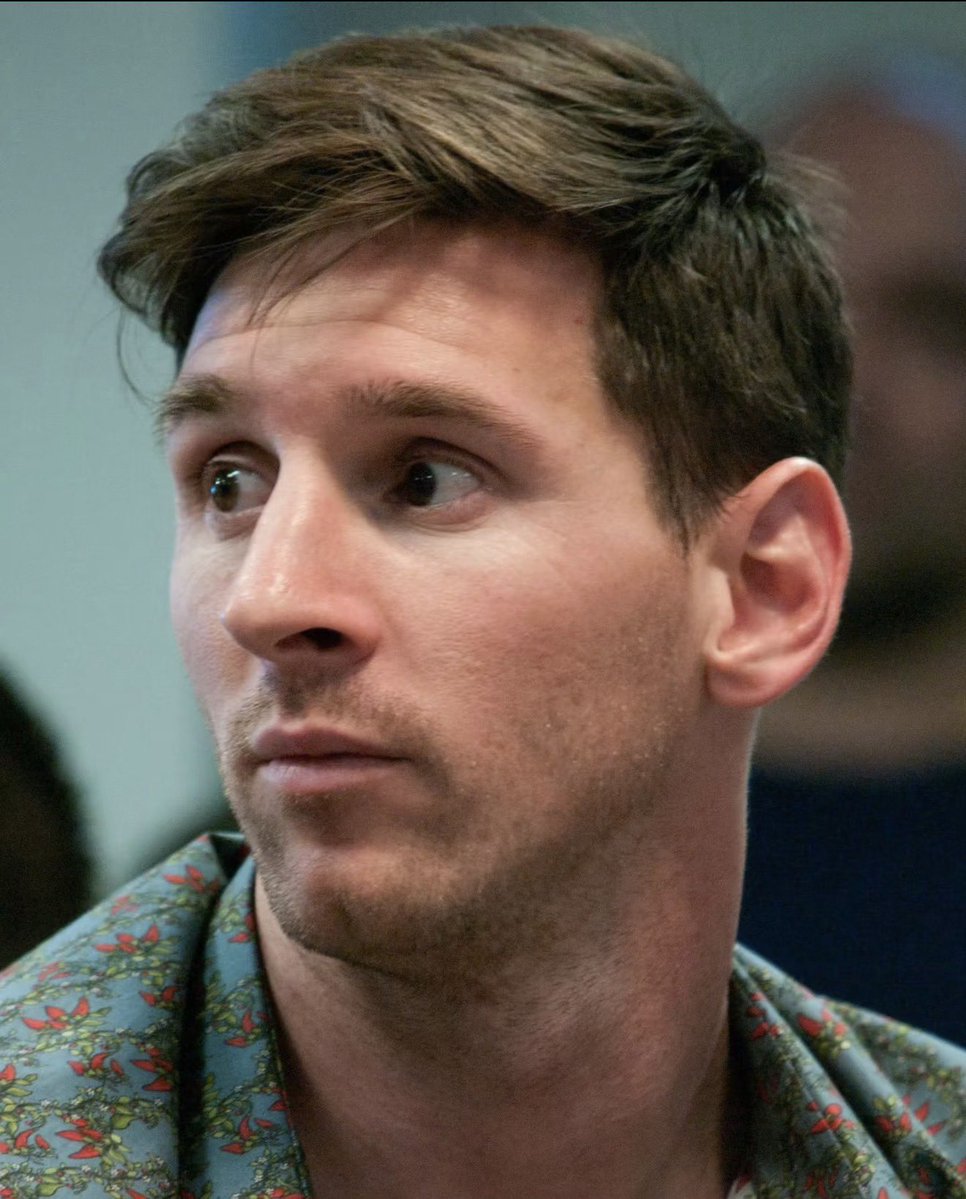 Lotushua14's tweet photo. if i was the referee and messi looked at me like this id red card the entire opposition and award him 5 free kicks #sorry https://t.co/7au9UCSCpI