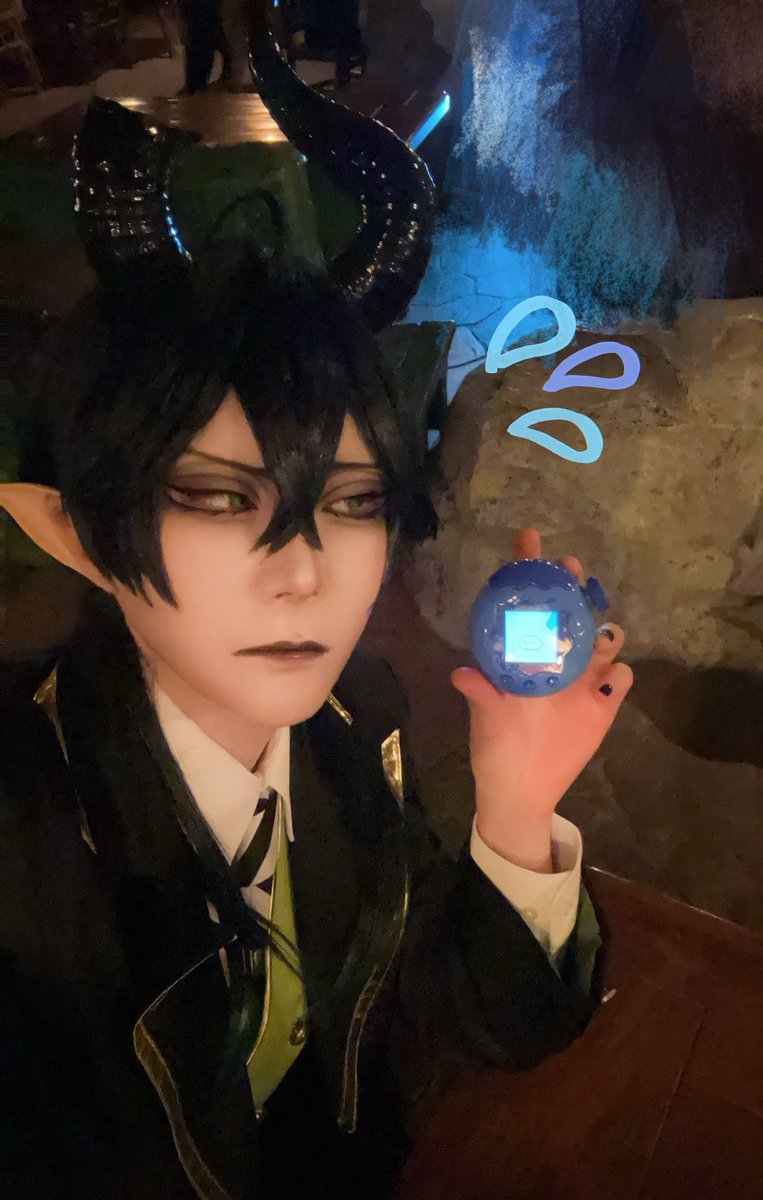 kotyakou's tweet photo. cos 仮装 twst🐉

たま◯っちご飯はあげてるけど、🏰インパ楽しんでて遊んであげてはないから機嫌悪くなっちゃった…💦 https://t.co/jJkgN0FV6i