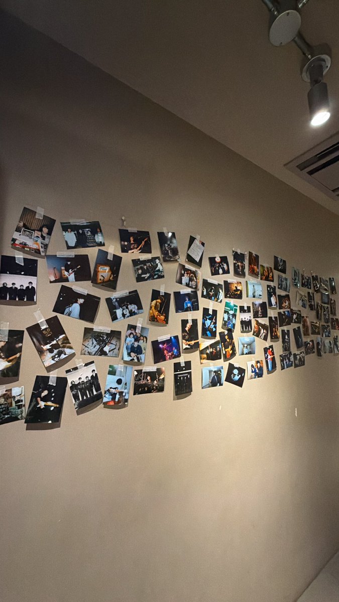 bridge__212's tweet photo. 大学の時から一緒に過ごしてきた人達のワンマンライブという大事な時間を撮影できて本当に良かった。
ありがとうliquid people！
映像お楽しみに👍 https://t.co/DgtGyyOmy1