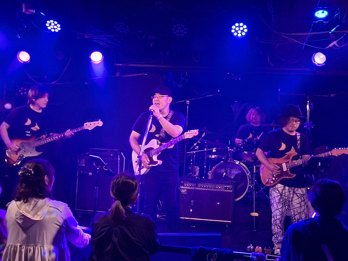 8_boda's tweet photo. 9月26日(土)にHOME13のサーキットライブに行きました😊
the moonwalker(s)さんでミカヅキさんの歌を聴きました‼️
頼もしいサポートメンバーと最高のライブをしてくれました😄
#HOME13
#themoonwalker(s) https://t.co/tHpLozKOM4