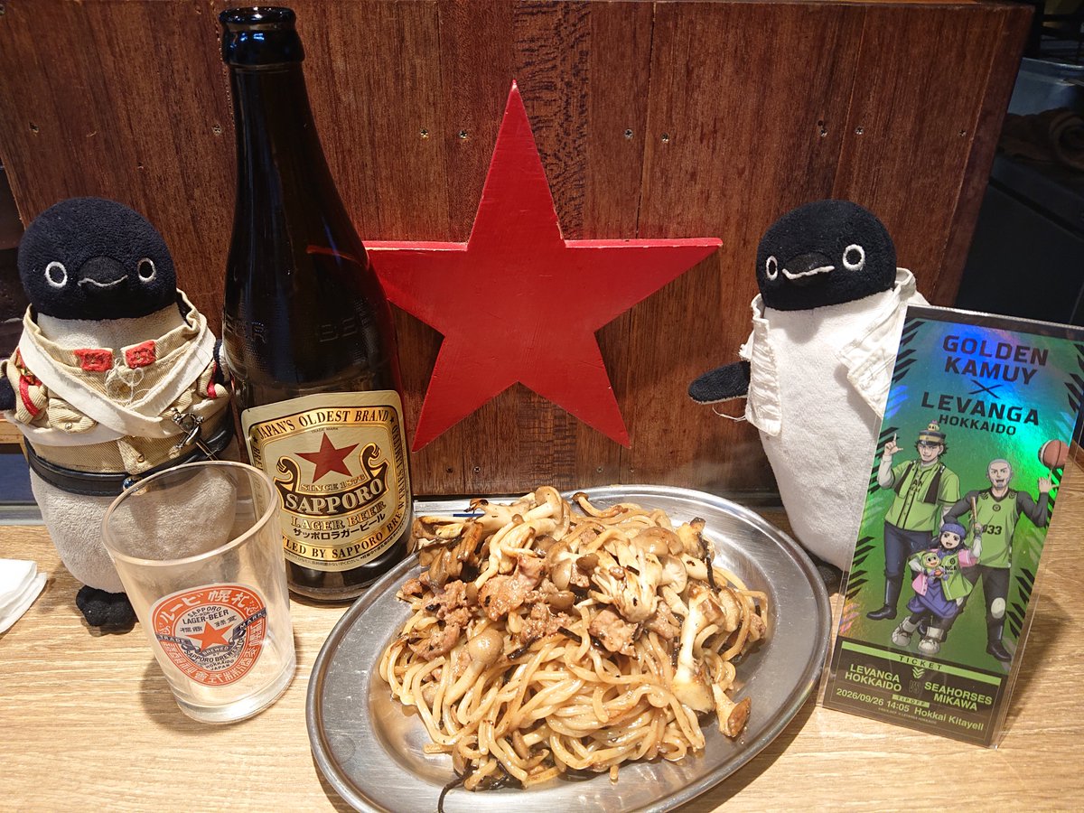 39Flowersaurus's tweet photo. 昨日は会場混んでて飲食出来ず
寄り道して帰り、今日はテレビ
やってておウチでネコチャ～ン
と応援。
ゴールデンカムイコラボシャツ
は普段着で着られそうだし、
全員プレゼントで貰った
ユニフォームシャツは次は
着てまた試合行きたいな～
(OPENINGとか日付入ってる
けど着てって平気だよね？？) https://t.co/zj9f66vM4F