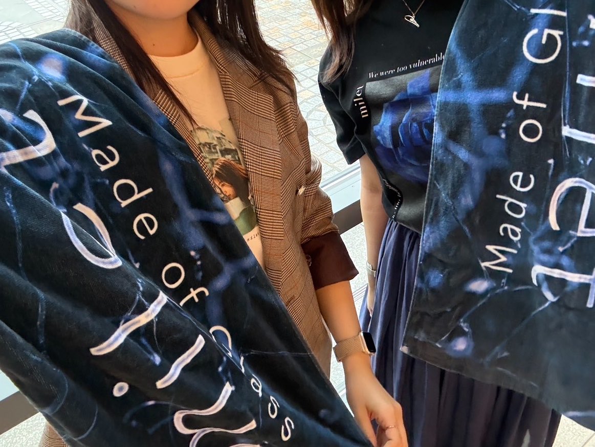 eas_miles's tweet photo. Made of Glass 京都☆彡（実はこの日私22歳のﾊﾞｰｽﾃﾞｨでした。）このツアーすごい本当にすごいこれからどうなっちゃうの！でもツアーを通してより鮮明にこの”Made of Glass “を理解していく気がしてるまだまだいくぞnextｶﾞｰﾃﾞﾝｼｱﾀｰ🍂（の前に音博ﾀﾉｼﾐ！）#milet_MadeofGlass 💎 https://t.co/yUls6v7L3f