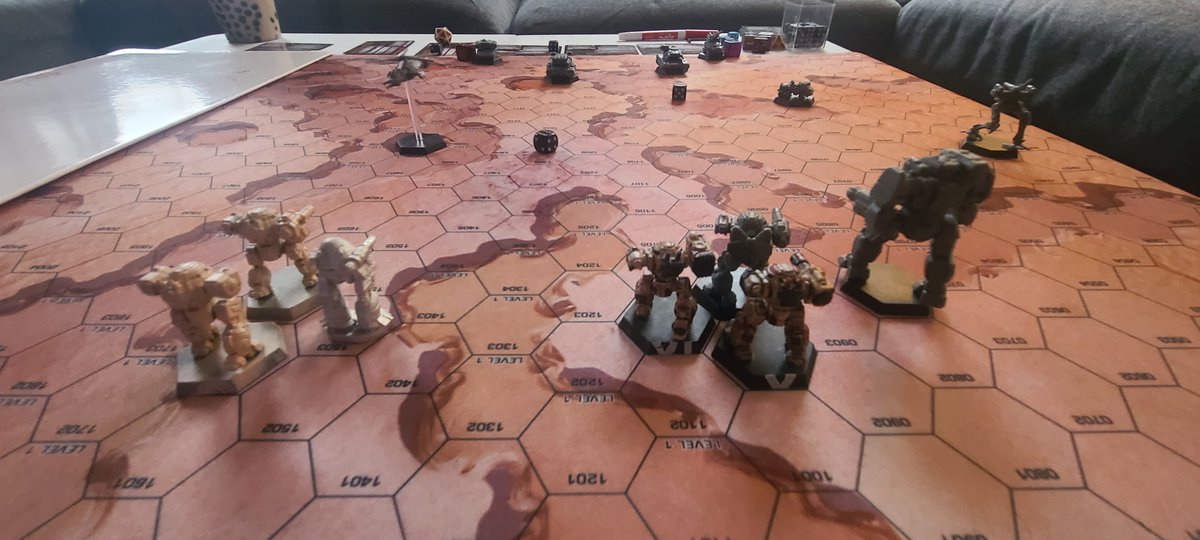_ClaireThing_'s tweet photo. My unit of 6 Urbies bravely marching down the canyon into battle

(Only one lived)

Weekend Alpha Strike https://t.co/QlrHsJQ81y