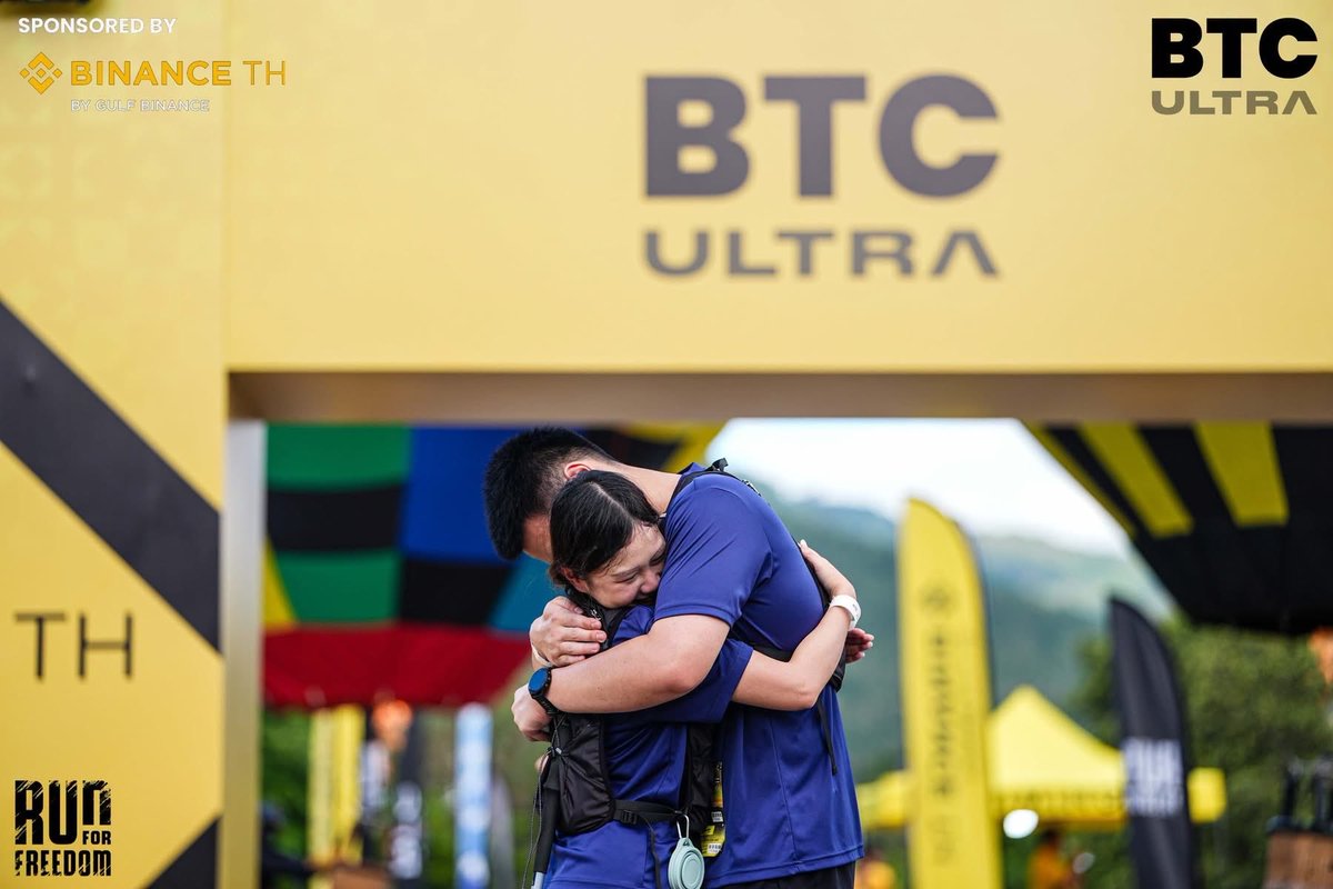 JimmyKostro's tweet photo. None of us saw this coming, a surprise proposal at today’s Bitcoin event. Congratulations to the happy couple! https://t.co/EAUPUy6aEf