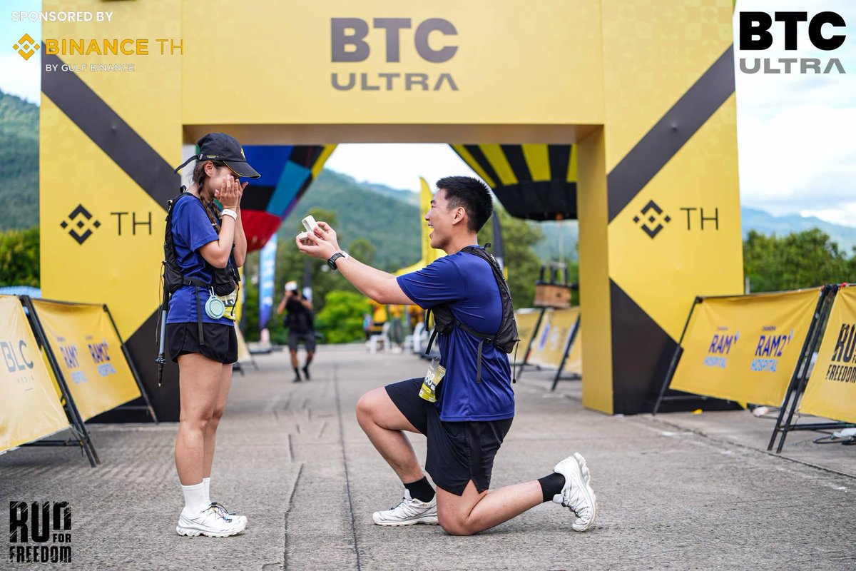JimmyKostro's tweet photo. None of us saw this coming, a surprise proposal at today’s Bitcoin event. Congratulations to the happy couple! https://t.co/EAUPUy6aEf