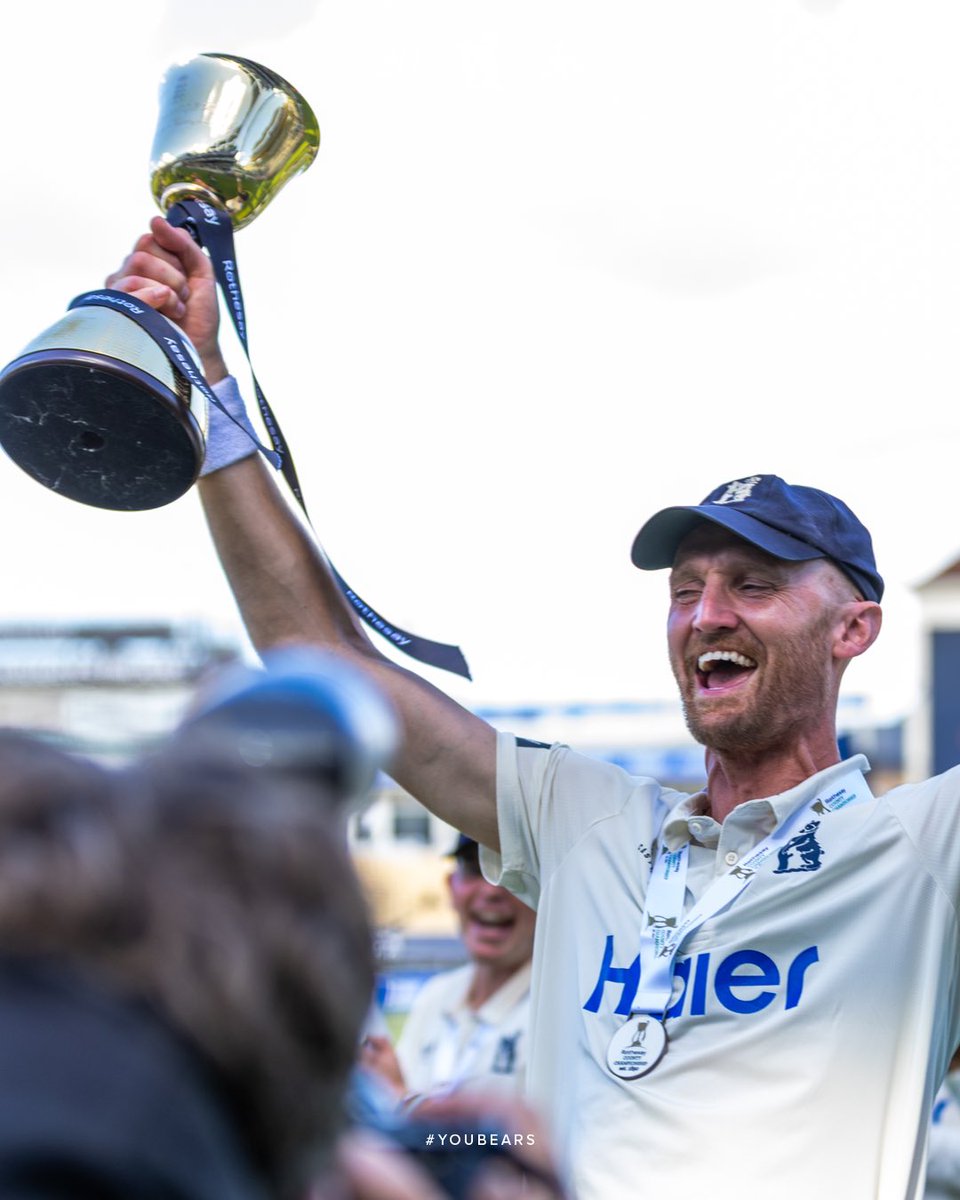 WarwickshireCCC's tweet photo. The trophy pics are in 📸

🐻 #YouBears https://t.co/OnYojnVGxe