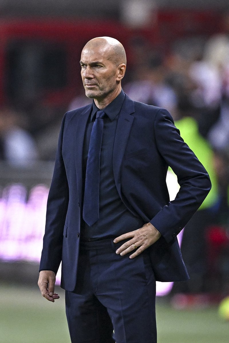 ActuFoot_'s tweet photo. 🚨 « J’AI BEAUCOUP AIMÉ OUSMANE AVEC ET SURTOUT SANS LE BALLON.

Il est très intelligent dans le pressing même si on pense souvent au Ousmane fantastique avec le ballon. » 🗣️

Zinédine ZIDANE 🇫🇷 a aimé le match d’Ousmane DEMBÉLÉ 🇫🇷 en Turquie 🇹🇷.

🎙️ @telefoot_TF1 https://t.co/xTdK1U1YVJ