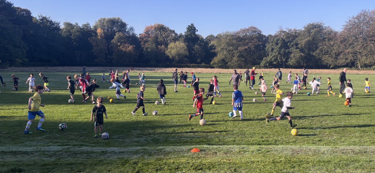 Kenny9Saunders's tweet photo. Over 80+ kids across both our sessions yesterday morning at Calderstones Park. Free Football coaching and now Free football boots for those kids who don’t have any, massive thank you to all those parents who have donated these boots below #FreeFootball #Freeboots https://t.co/vMq6LXcSyN
