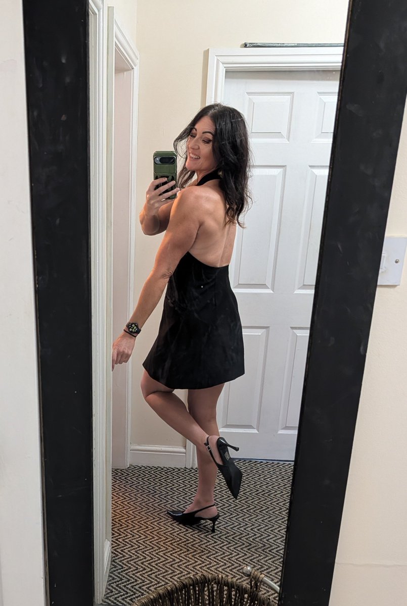 gym_manic's tweet photo. Sorry if you're on both of my X accounts,🫣 making up for not celebrating myself enough in the past so I'm posting twice 🤣💃🏼 
Celebrating my incoming birthday on Monday at the wknd instead. Went out had a dance with my mum and had a great night, met lots of lovely people and had a well needed good laugh💃🏼❤️
On Monday I'll be training as usual 💪🏼🎂🎈 54 here we come!