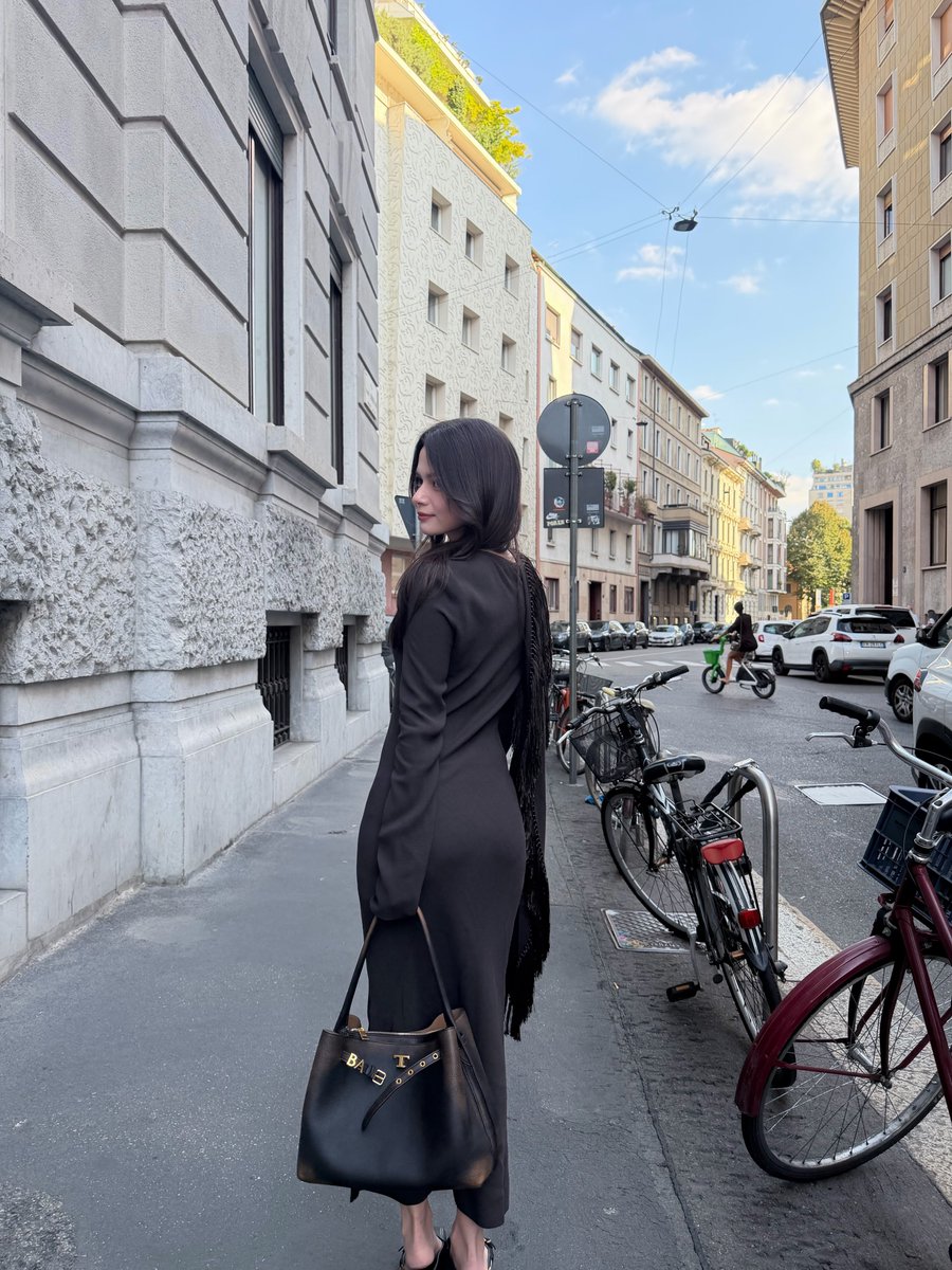 beckyfanclub05's tweet photo. 📸 💜 : 𝗯𝗲𝗰𝗰𝗰𝗮

Milan, Ti amo✈️💗

@Tods @AngelssBecky
 
#BeckyxTodsSS27 #Tods #TodsSS27 
#beckysangels #BeckyArmstrong‌ 
#BeckyxMFWTodsSS27 #MilanFashionWeek https://t.co/xcGjknmqdj