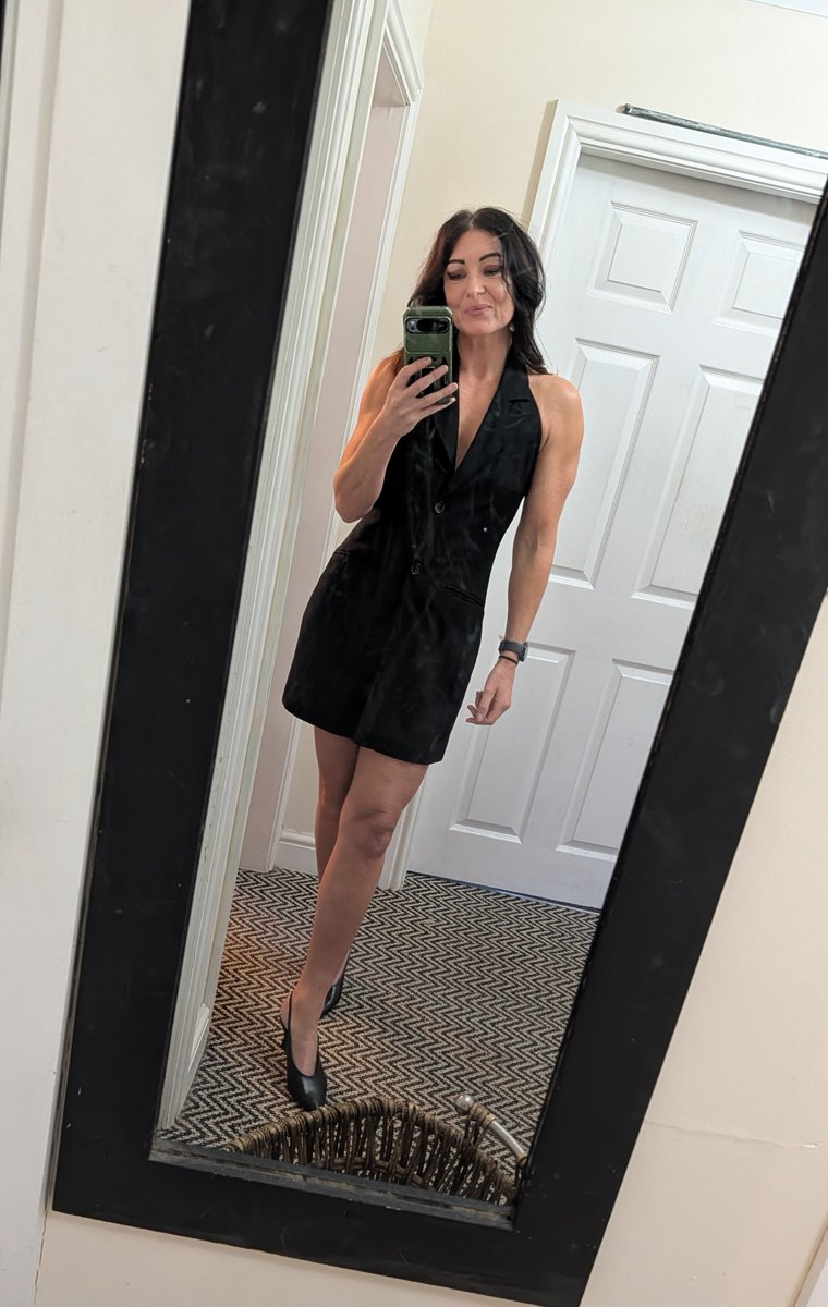 gym_manic's tweet photo. Sorry if you're on both of my X accounts,🫣 making up for not celebrating myself enough in the past so I'm posting twice 🤣💃🏼 
Celebrating my incoming birthday on Monday at the wknd instead. Went out had a dance with my mum and had a great night, met lots of lovely people and had a well needed good laugh💃🏼❤️
On Monday I'll be training as usual 💪🏼🎂🎈 54 here we come!