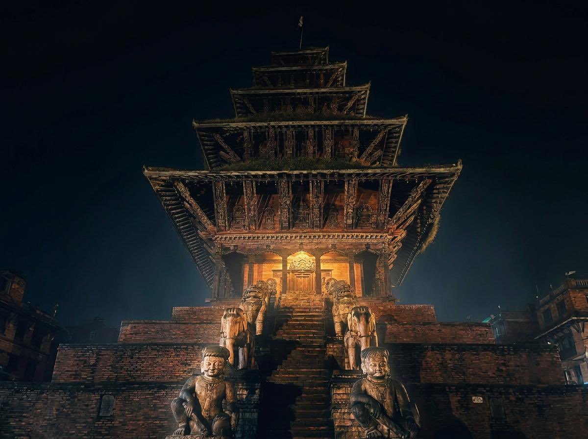 EUAmbNepal's tweet photo. Surprises round every street corner during a first visit to Bhaktapur, one of many world heritage sites in 🇳🇵 https://t.co/5wtLttCGXj