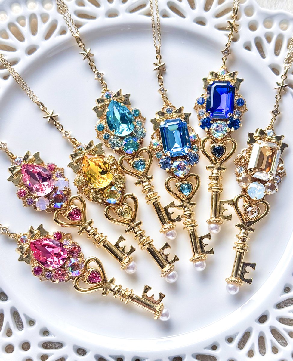 caramelribbonvv's tweet photo. 🩷❤️🧡💛💚🩵💙💜

魔法の鍵たち…🌟✨ https://t.co/hyWt2An8xV