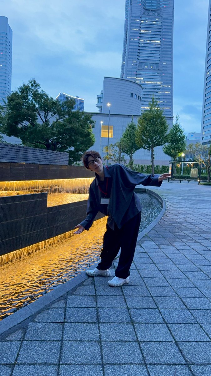 tsutomu_eguchan's tweet photo. 本日2ステージ目、初出演のMMテラスも無事終了しました！🎸

今日はLIVINGTOWNみなとみらい、MMテラスの2会場で、たくさんの方に足を止めて聴いていただき、CDやチェキもお迎えいただきました！

会場に足を運んでくれた皆さん、YouTube配信で応援してくれた皆さん、本当にありがとうございました！

またみなとみらいでお会いしましょう😊