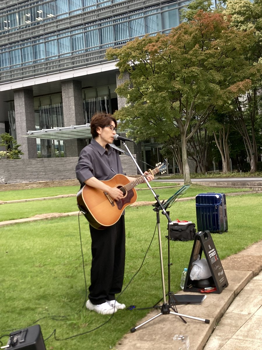 tsutomu_eguchan's tweet photo. 本日2ステージ目、初出演のMMテラスも無事終了しました！🎸

今日はLIVINGTOWNみなとみらい、MMテラスの2会場で、たくさんの方に足を止めて聴いていただき、CDやチェキもお迎えいただきました！

会場に足を運んでくれた皆さん、YouTube配信で応援してくれた皆さん、本当にありがとうございました！

またみなとみらいでお会いしましょう😊