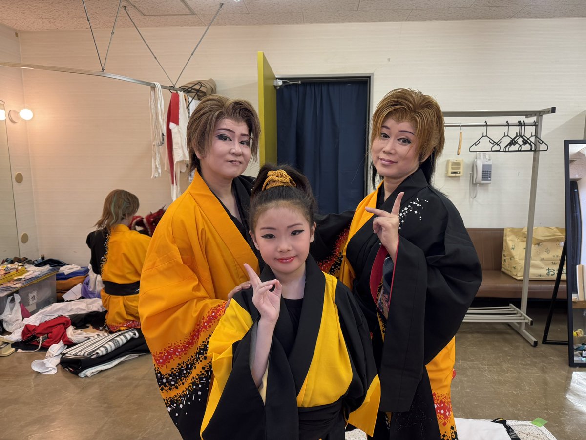 MzgTu6qPAPBieZ6's tweet photo. 今日は、延岡総合文化センターにて二見颯一さんをお迎えしての公演でした❣️沢山のお客様にお越し頂きありがとうございました😊二見さんの歌声にうっとり🤩さすが👍ですね‼️又の共演を楽しみにしてます😋
＃二見颯一 
＃いろは座 https://t.co/RXxxQ1tC1S