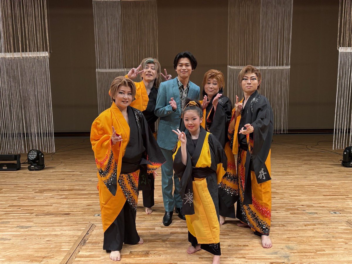 MzgTu6qPAPBieZ6's tweet photo. 今日は、延岡総合文化センターにて二見颯一さんをお迎えしての公演でした❣️沢山のお客様にお越し頂きありがとうございました😊二見さんの歌声にうっとり🤩さすが👍ですね‼️又の共演を楽しみにしてます😋
＃二見颯一 
＃いろは座 https://t.co/RXxxQ1tC1S