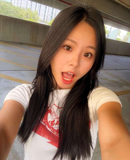 Chloe__wtf's tweet photo. hiii https://t.co/Idot96y6YN