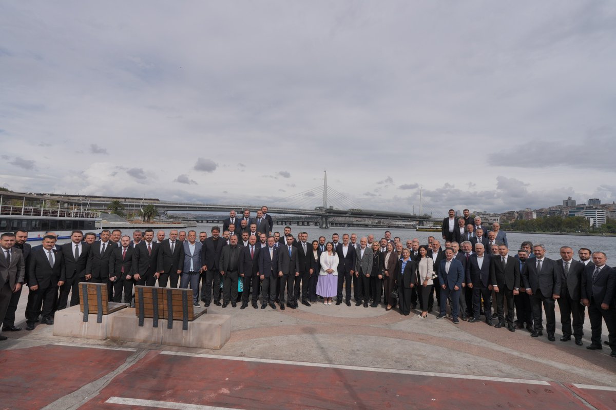 BBvolkanyilmaz's tweet photo. İl Yönetim Kurulu Üyelerimiz ve İlçe Başkanlarımızla birlikte İstanbul Ticaret Odası (İTO) Yönetim Kurulu Başkanı Şekib Avdagiç ile bir araya gelerek verimli bir istişare toplantısı gerçekleştirdik.

Başarılı çalışmalarının devamı için, yaklaşan İstanbul Ticaret Odası Meslek Komitesi ve Meclis Üyelikleri seçimlerinde kendilerine üstün muvaffakiyetler dilerim.