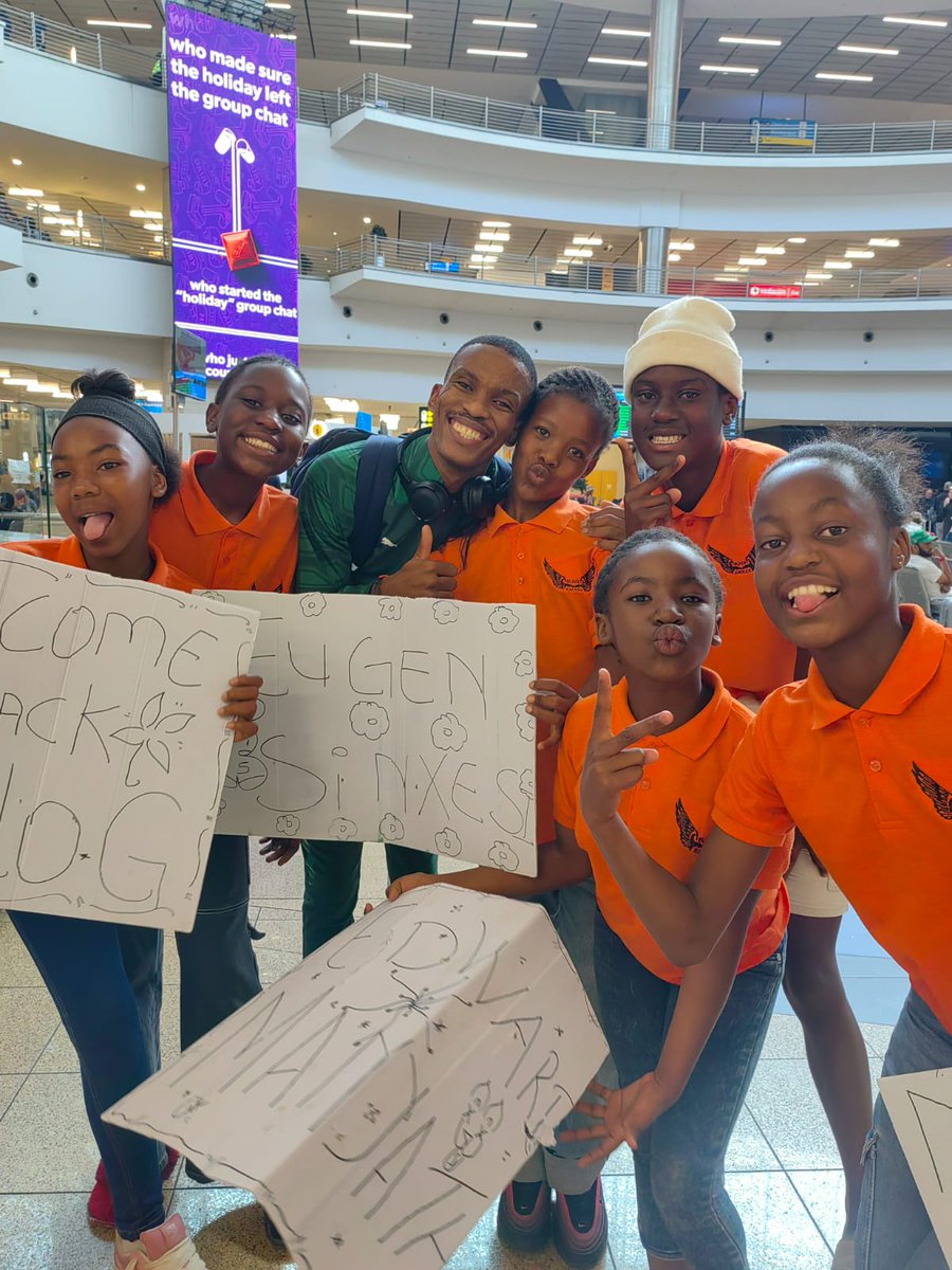 Netball_SA's tweet photo. ๐๐ข๐ ๐ ๐๐๐๐๐ก. ๐ฟ๐ฆ
A warm welcome back for our #SPARProteas and #ProteaWarriors after their Africa Netball Cup campaigns in Nairobi. ๐๐
NSA President Mami Diale was there to welcome the teams home, share a few words and celebrate the
journey with them. https://t.co/vhLuRgMsMU