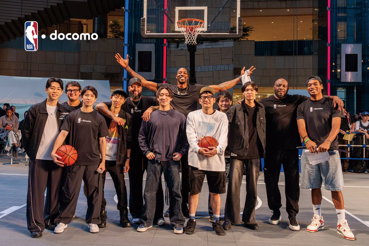 NBAJPN's tweet photo. 2026.09.26 LESSONS FROM THE GAME CHANGERS🗼

💫ドワイト・ハワード @DwightHoward 
💫ミッチ・リッチモンド @mitchrichmond23 
💫デロン・ウィリアムス @DeronWilliams 

日本に来てくれてありがとう✨

そして、会場に足を運んでくれた皆さんもありがとうございました！
レジェンドとファンが一緒につくった、最高の一日でした🔥

#GameChangers #NBAJPN #NBAdocomo @nba_docomo