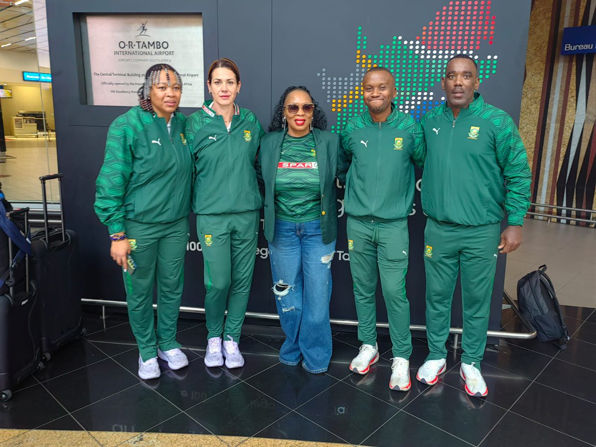 Netball_SA's tweet photo. ๐๐ข๐ ๐ ๐๐๐๐๐ก. ๐ฟ๐ฆ
A warm welcome back for our #SPARProteas and #ProteaWarriors after their Africa Netball Cup campaigns in Nairobi. ๐๐
NSA President Mami Diale was there to welcome the teams home, share a few words and celebrate the
journey with them. https://t.co/vhLuRgMsMU