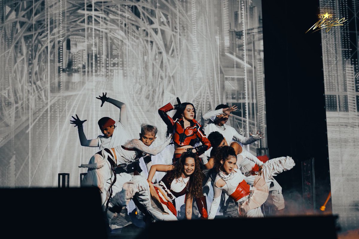 _teamkrystalofc tweet picture