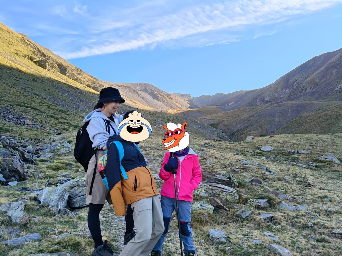Tabe_24's tweet photo. Vall de Núria 一番メジャーだけど美しいルート。頂上のPic de Noucreusを目指しNuriaに戻るコース。だいたい12キロくらいだけど頂上までは2,799m、6歳娘の初2000m超えトレッキング🥾ほんと頑張った😭これから色んな山に4人で行けるの嬉しすぎる⛰️ https://t.co/iFHA1Z0FuT