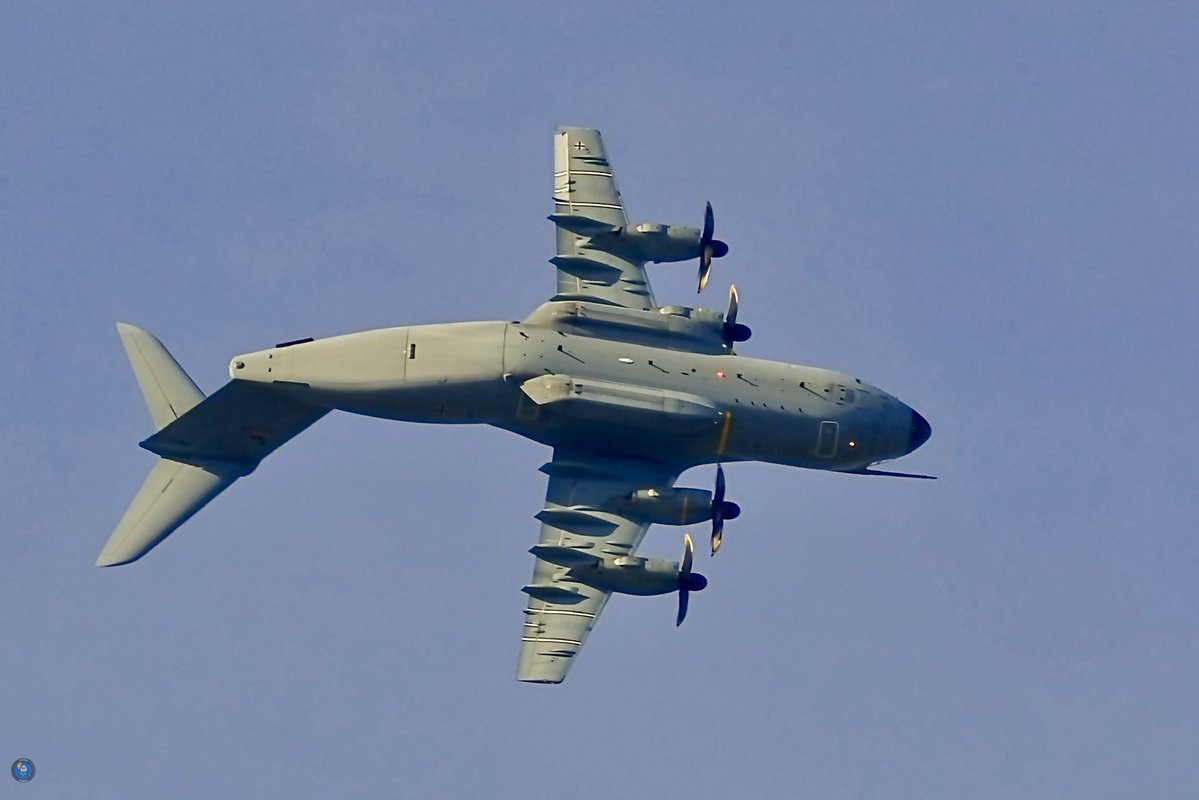Jarek_Kilinski's tweet photo. Niemiecki 🇩🇪 samolot akrobacyjny 😉
Dny NATO v Ostravě / NATO Days in Ostrava 2026
#atlas #airbus #germanairforce #aerobatics #ostrava https://t.co/wFW28tzvGz