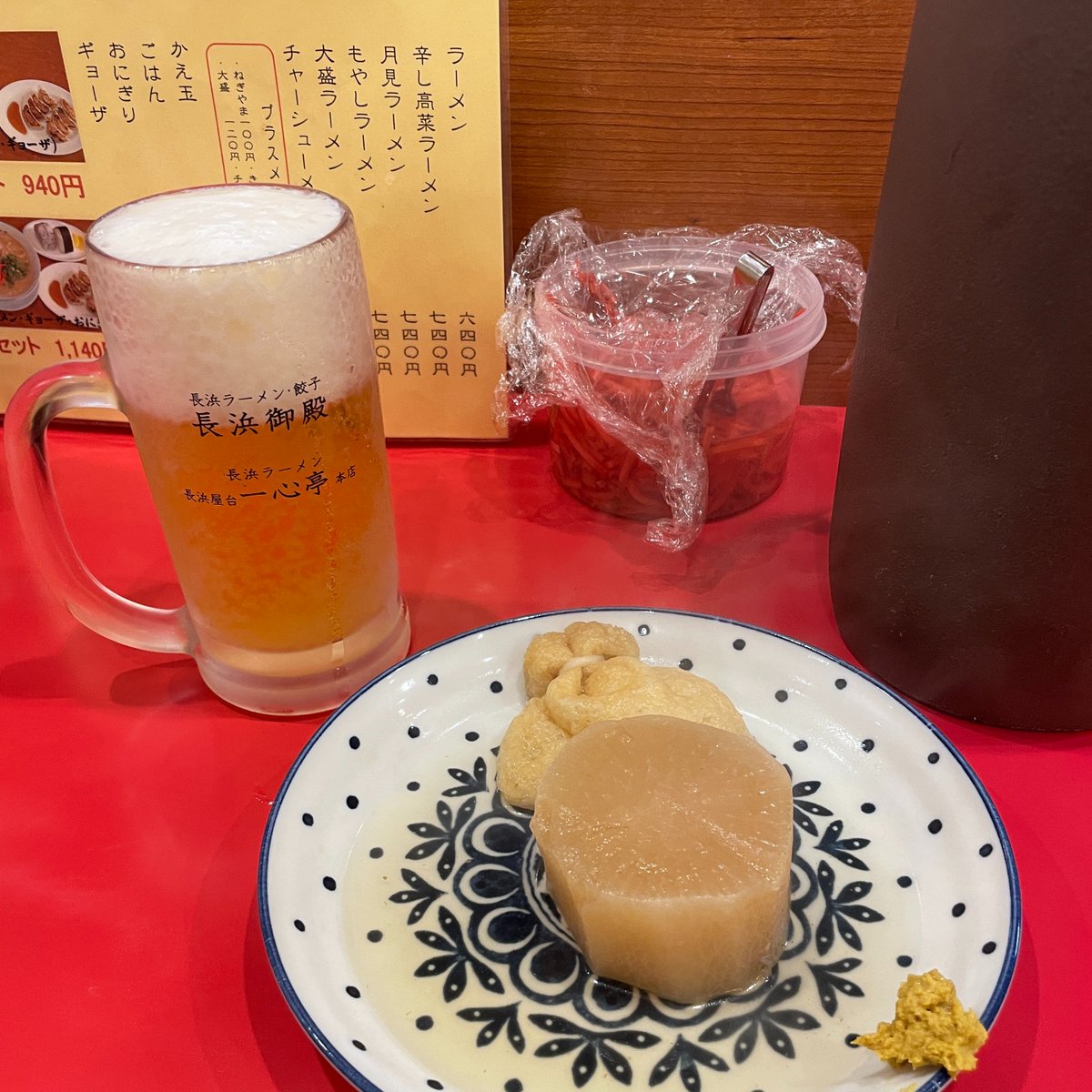 ueha_LA's tweet photo. SUSURUの動画を観たので、行ってきた！雨降ってて、このおでんとビールが最高だった。もちろんラーメンも美味しかった！ https://t.co/tdMsC3i3f1