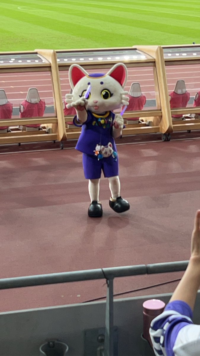 riesai0526's tweet photo. 今　国立競技場でサッカー⚽️の試合🏟️見ています😊
クリアソン新宿応援📣しています
席は前から3番目👀
よく見えます
全日本の試合もこのくらい前で見てみたいなぁ（笑）
とにかく「がんばれークリアソン」
#クリアソン新宿
#国立競技場 https://t.co/bFc6Yi3DUO