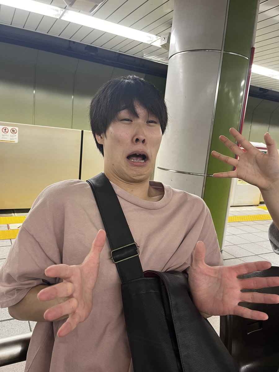 sanobabi1's tweet photo. 大竹弥真人's Birthday🎉

早く言ってよ！

早く言われたら何ができるんだって話だけど。

何枚か撮って本人が選んだ写真がこれ。
どうかしてるよ。

お誕生日おめでとう🎂 https://t.co/MaDziJnvo0