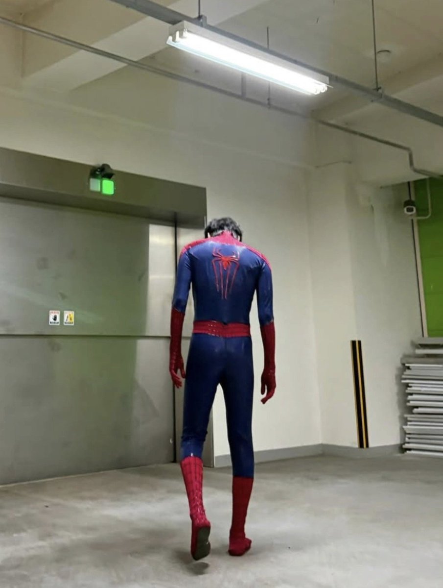 HwaHalaziaa's tweet photo. Peter Parker                    SpiderMan https://t.co/qygFADlh8q
