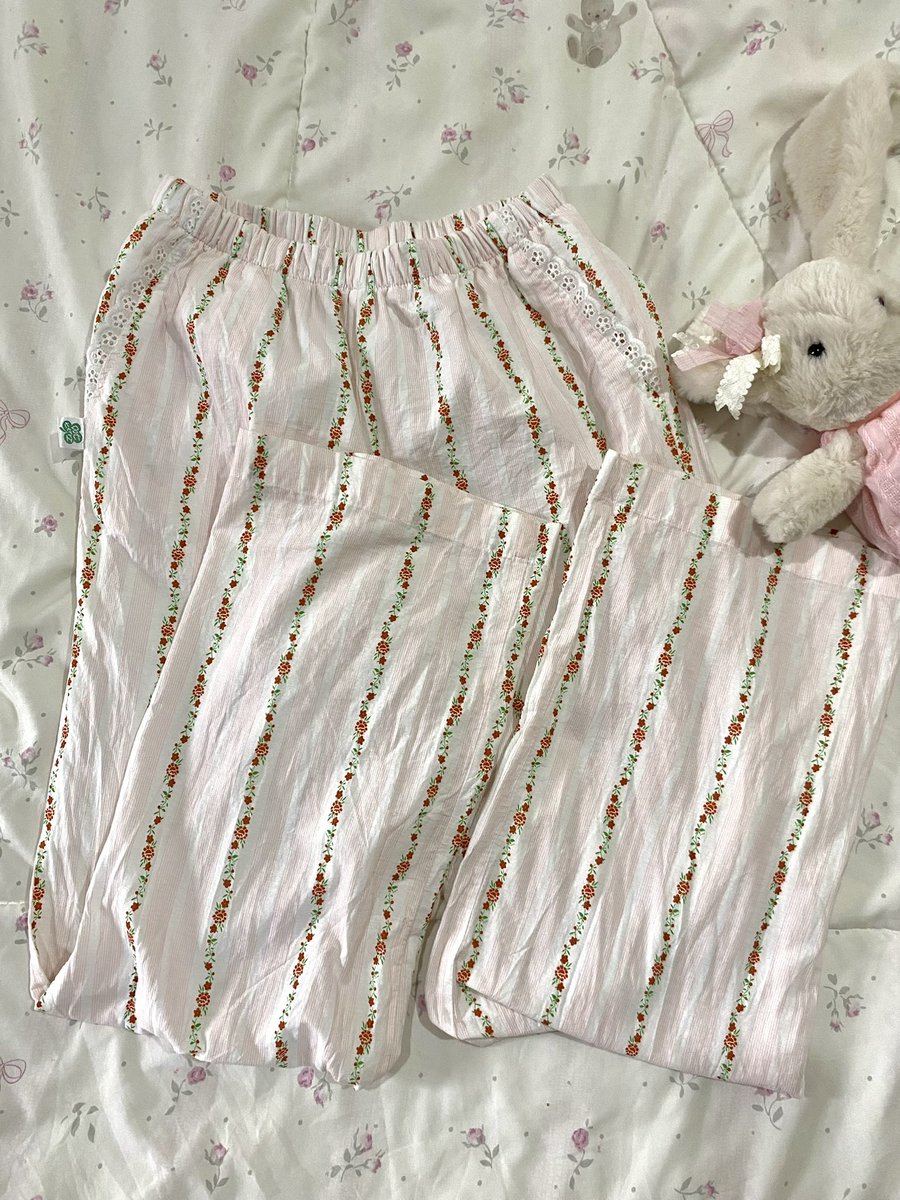 namwanwan274's tweet photo. ส่งต่อกางเกงแบนด์https://t.co/mS3KyD3p3R 

250 รส.💖📍

#ส่งต่อเสื้อผ้า #ส่งต่อเสื้อผ้ามือสอง #เสื้อผ้ามือสอง #ส่งต่อcintage #ส่งต่อเสื้อผ้ามือ2 #ส่งต่อstylist #ส่งต่อvghbkk #cryingcenter #riley https://t.co/ue8ETooppe