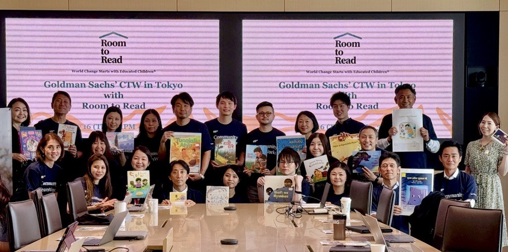 roomtoread_jp's tweet photo. 🎈ゴールドマン・サックス社員の皆さまと、子どもたちへ「ことば」の贈りものを
社員ボランティアプログラムで、
世界各国の児童書や物語を日本語に翻訳する活動を行いました。
👇詳しくはこちら
https://t.co/ws6oGDidri
#CommunityTeamWorks #CTW #ゴールドマンサックス #GoldmanSachs #絵本 https://t.co/iNTf6fOg3j
