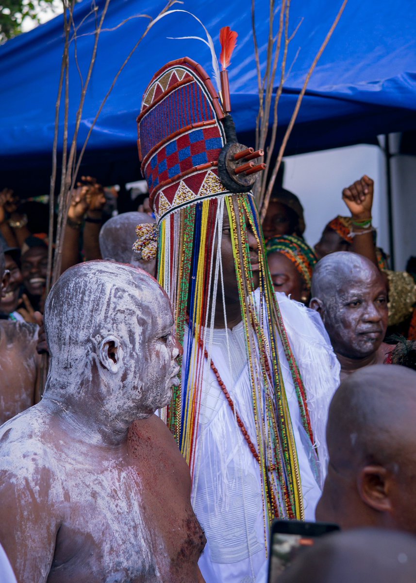 thesametoluwase's tweet photo. The sacred Aare crown is not just a royal fashion... It is a symbol of the powerful existence of the Yoruba race

The Oonirisa steps out yesterday with the sacred Ade Aare.

Photos taken by Me 🚀 https://t.co/M2dFijDPzO