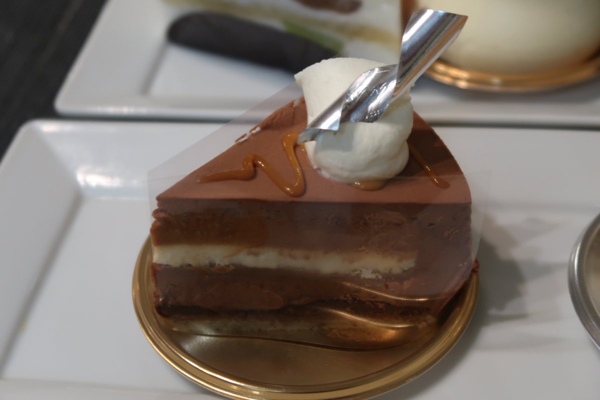 kiritom_loop's tweet photo. 西太子堂 パティスリー プレジール
・ショートケーキ
・ティラミス
・ガトーショコラ
・アニスノワゼット
独特の風味と深み
リキュール強め。
#スイーツ https://t.co/4mpMcLcyym