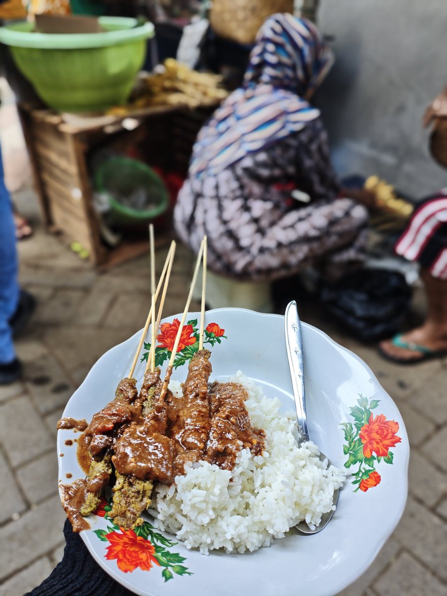 Drabbitttt's tweet photo. Abis kopag , kita sarapan sate klopo keputran 👍🏼👍🏼 10k doang 😶
#surabaya #kopipagi #sateklopo #morningride https://t.co/VUxLZnAYto