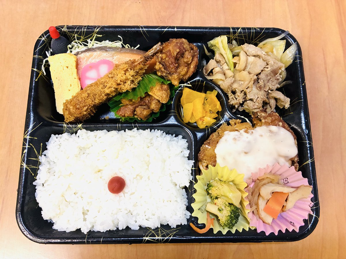 tsuruko_red's tweet photo. 久しぶりに豪華なお昼ごはんを食べたよ。
きさらぎ弁当、1,350円 https://t.co/wP75peqD2S