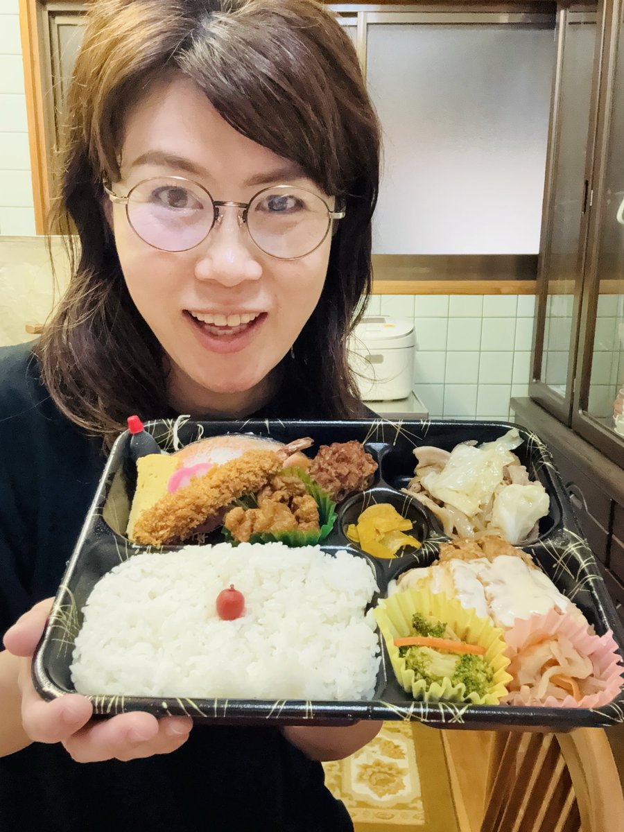 tsuruko_red's tweet photo. 久しぶりに豪華なお昼ごはんを食べたよ。
きさらぎ弁当、1,350円 https://t.co/wP75peqD2S