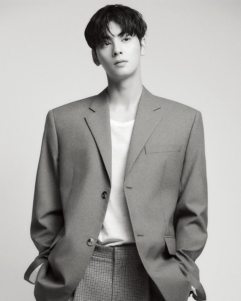 CEWProjects's tweet photo. 26.09.27

Daily military countdown for Eunwoo, marking his journey.

Each day we look back at a moment from Eunwoo’s past on this date, celebrating the memories he has given us over the years while we wait for his return.

Today is Day 427.

On this day 5 years ago — September 27, 2021 🤍
Eunwoo shared these stunning shots from his BEAUTY+ × Fation shoot, giving us both the polished editorial images and glimpses behind the scenes.

From the striking blue backdrop to the timeless black-and-white portraits — such a beautifully simple shoot that let his presence do all the talking.

And somehow, five years later, these shots hardly feel five years old at all. 😊

427 days already behind him — and now only four months to go. 💜

We will be here every day until he returns. ✨

#CHAEUNWOO #차은우
@CHAEUNWOO_offcl